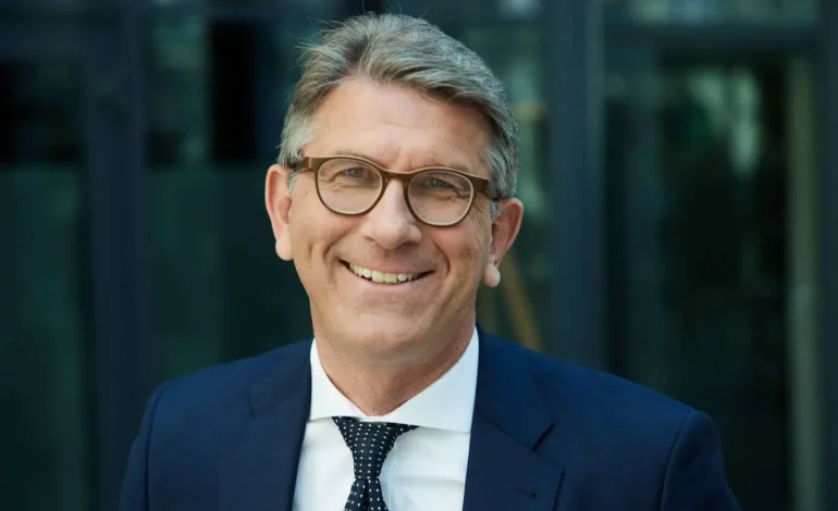 Ministro de Cultura prohíbe a sus trabajadores usar lenguaje inclusivo